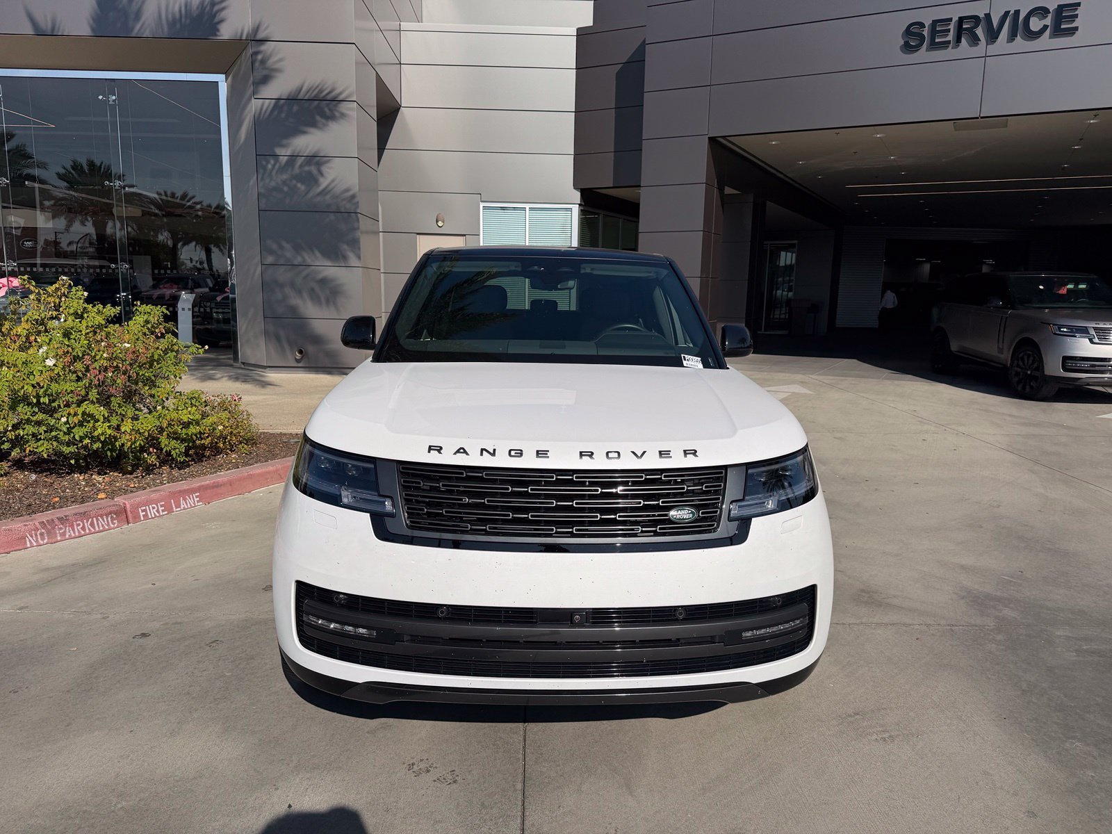 Used 2024 Beige Land Rover SE image 2