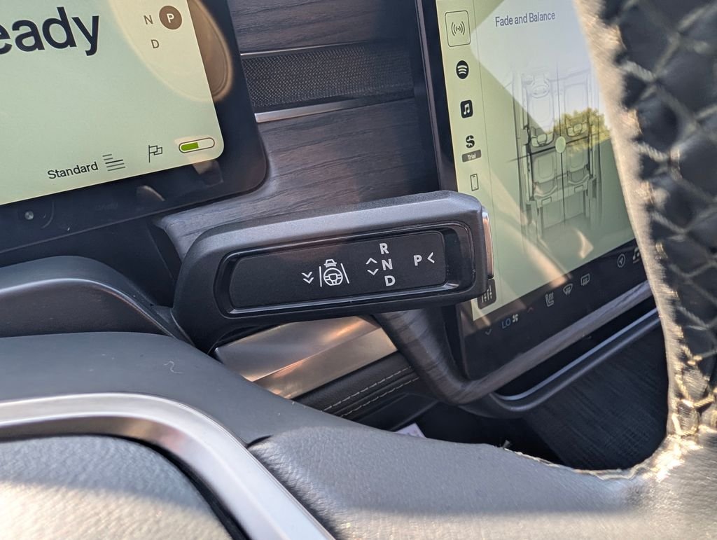 2024 Rivian R1S Adventure - Photo 26