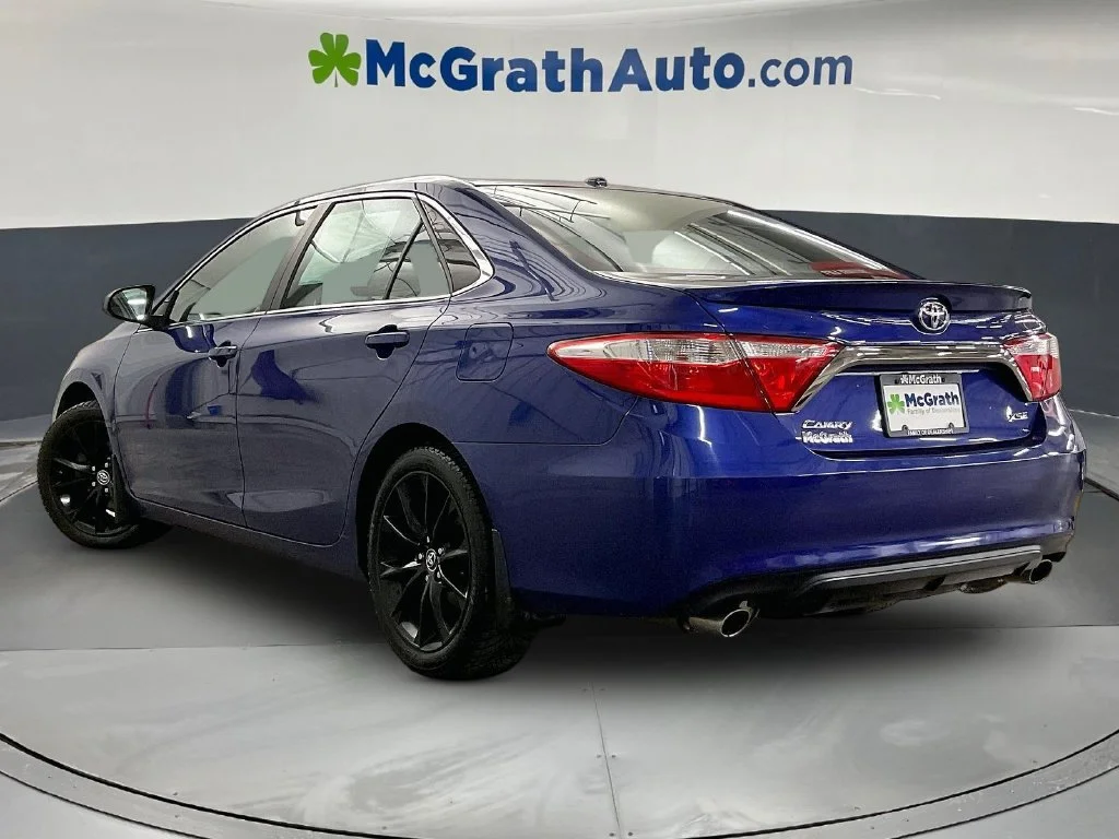 Used 2016 Blue Toyota XSE V6 image 3