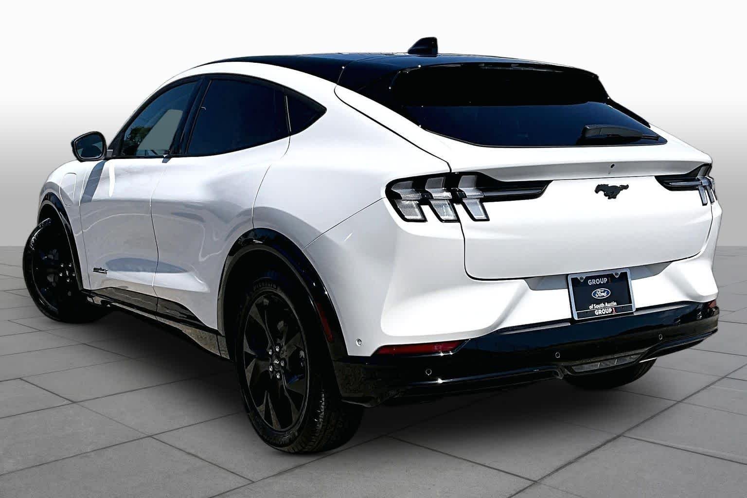 Used 2023 Star White Metallic Tri-Coat Ford Premium image 11