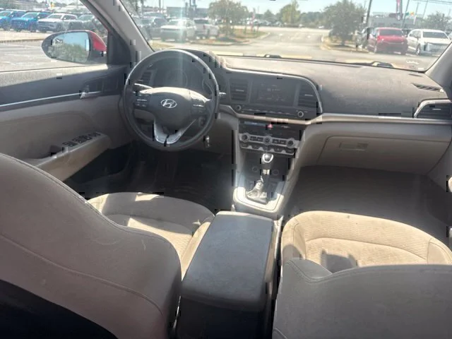 Used 2020 Red Hyundai SE image 23