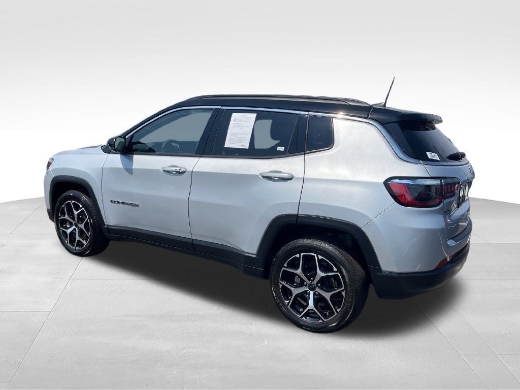 Used 2025 Silver Jeep Limited image 3