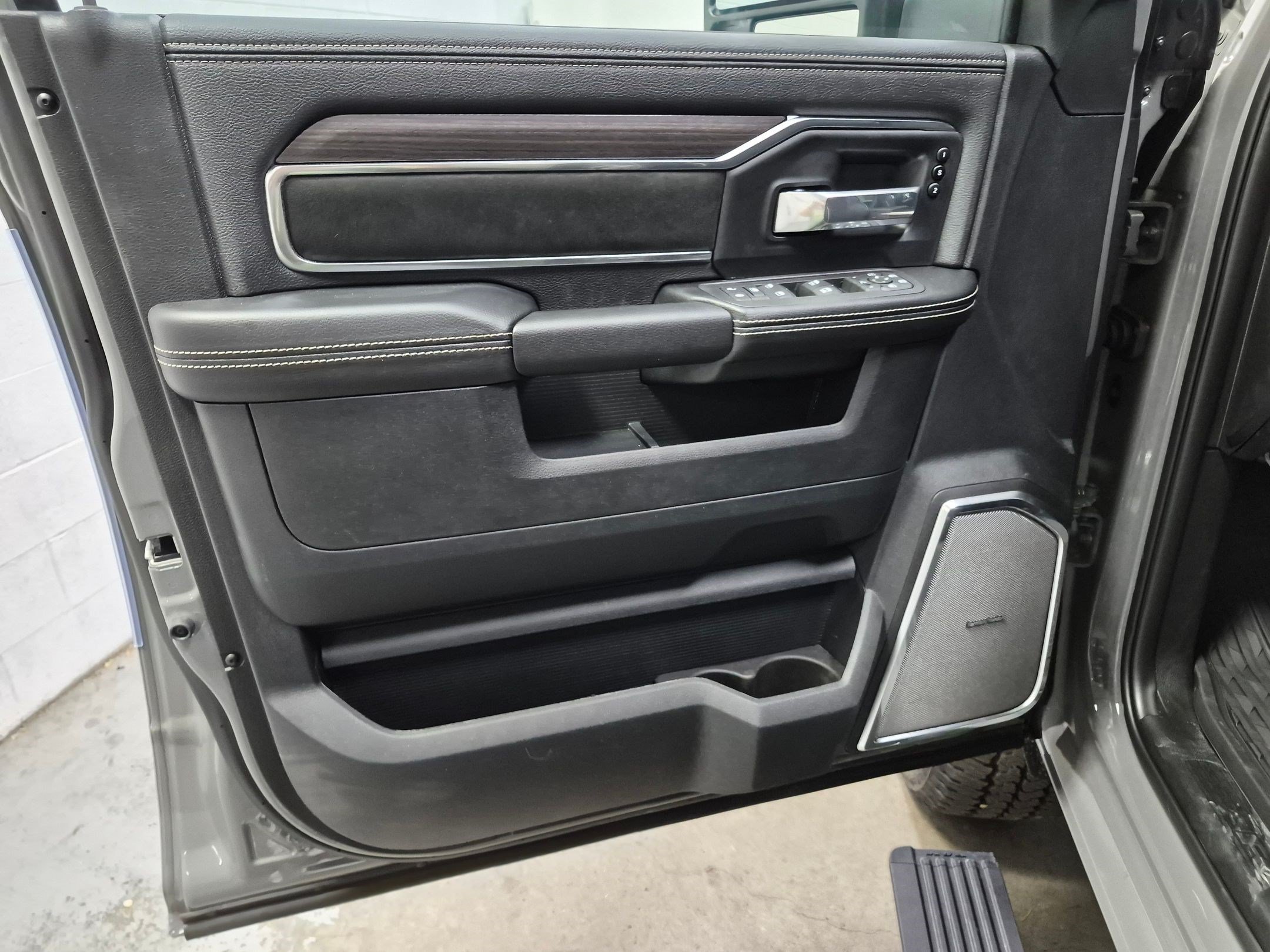 New 2026 Ceramic Gray Clear-Coat Exterior Paint RAM Laramie image 13