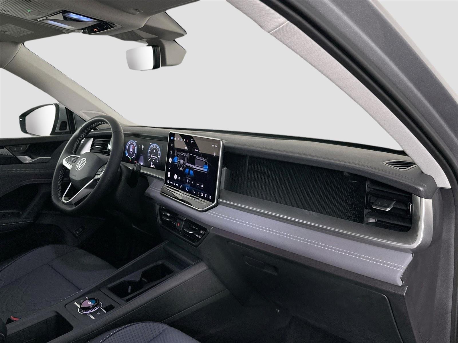 2025 Volkswagen Tiguan SE - Photo 23