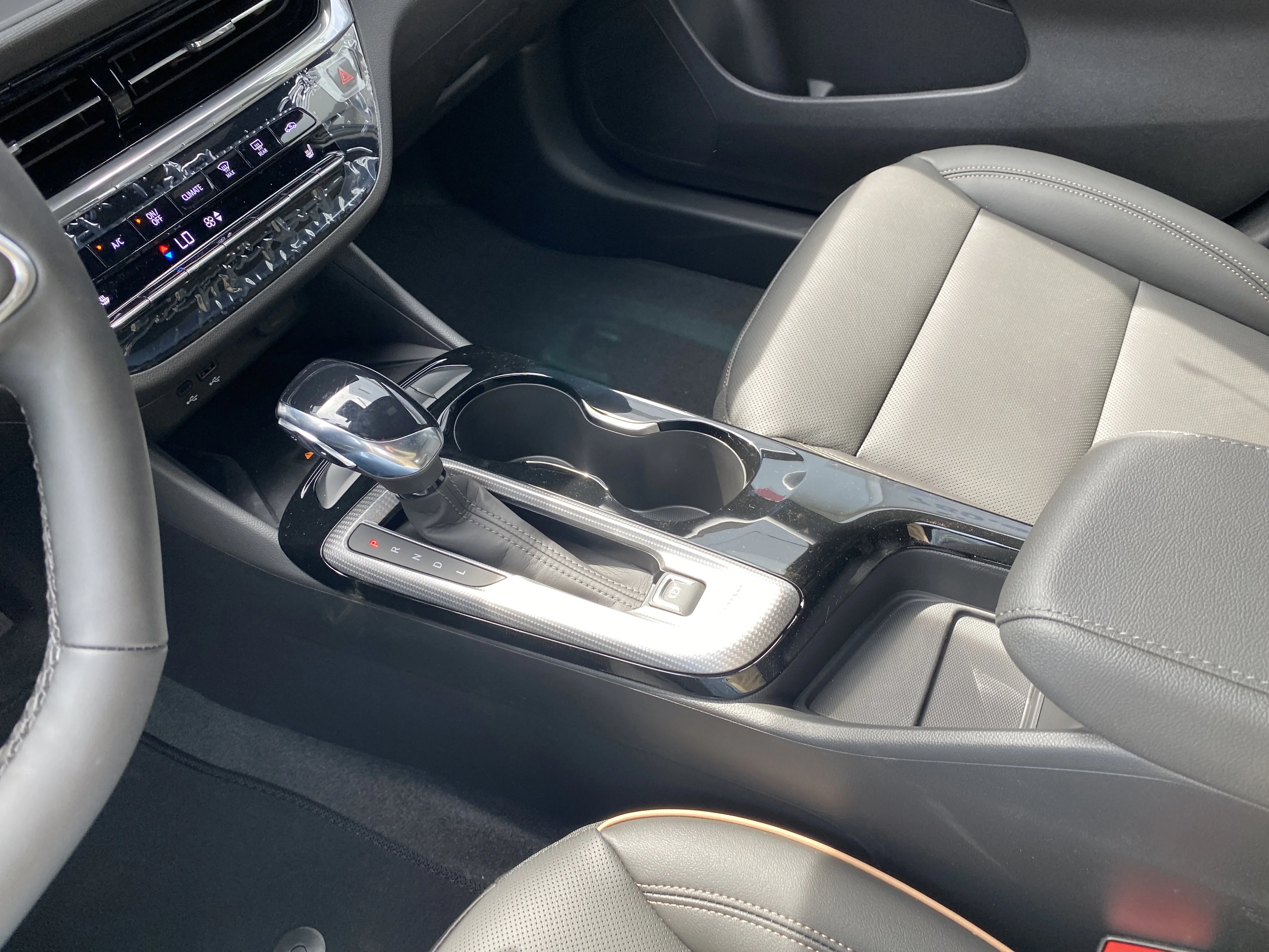 New 2026 EBONY TWILIGHT METALLIC Buick Avenir image 22
