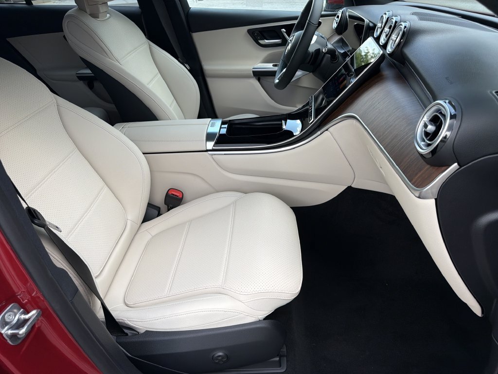 New 2026 MANUFAKTUR Patagonia Red Metallic Mercedes-Benz GLC 300 image 54
