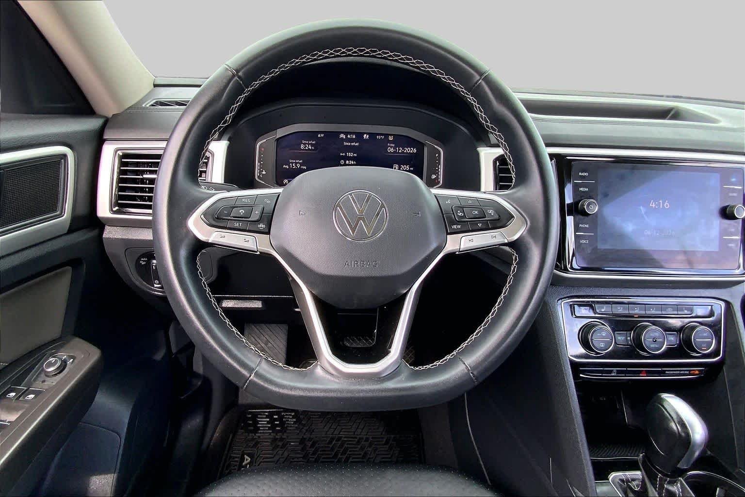 Used 2022 Deep Black Pearl Volkswagen 3.6L V6 SE w/Technology image 6