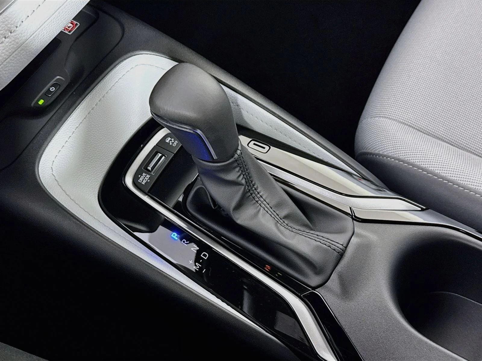 New 2027 Wind Chill Pearl <sup>1</sup> Toyota  SE image 11