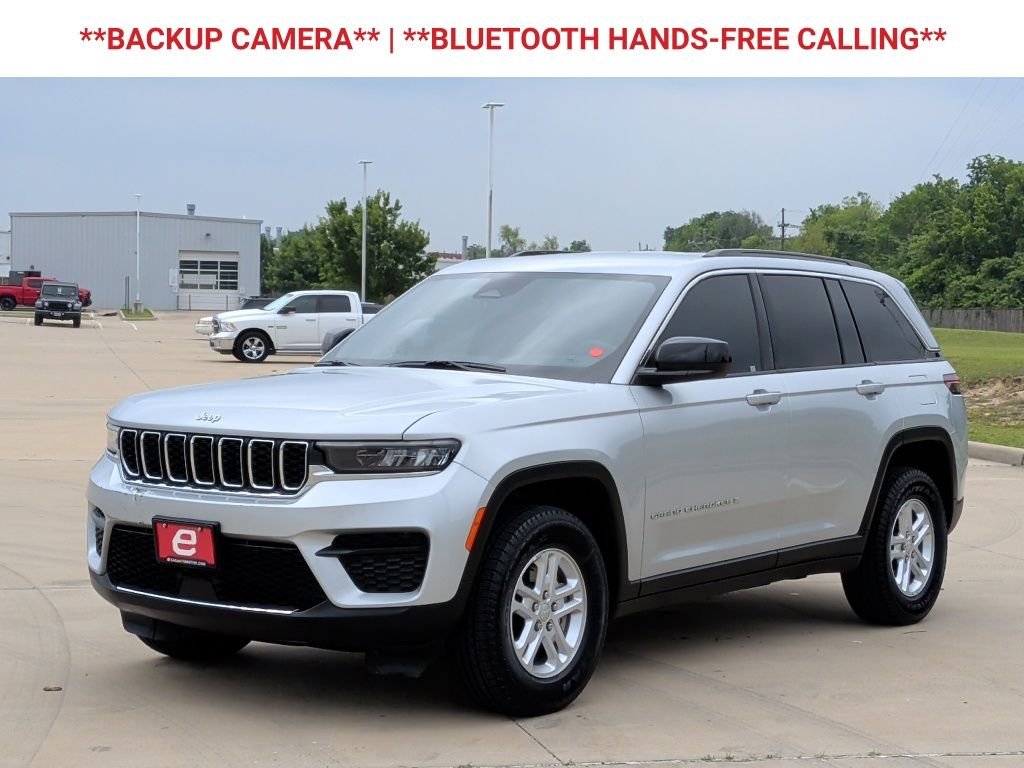 Used 2025 Silver Jeep Laredo image 3