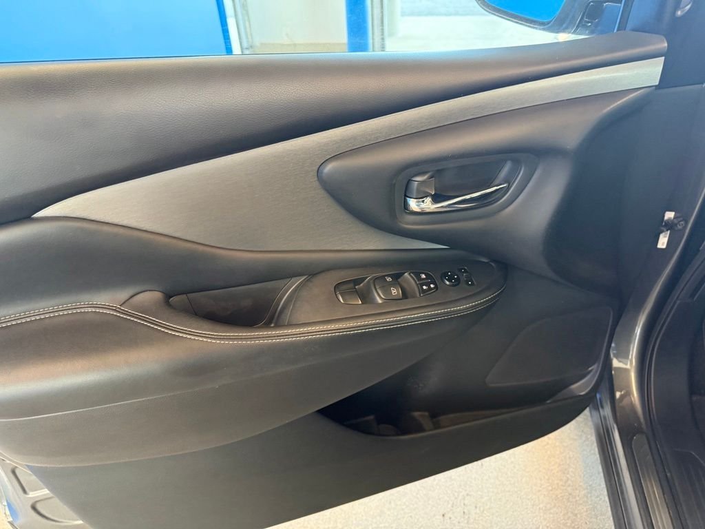 Used 2020 Gray Nissan S image 13