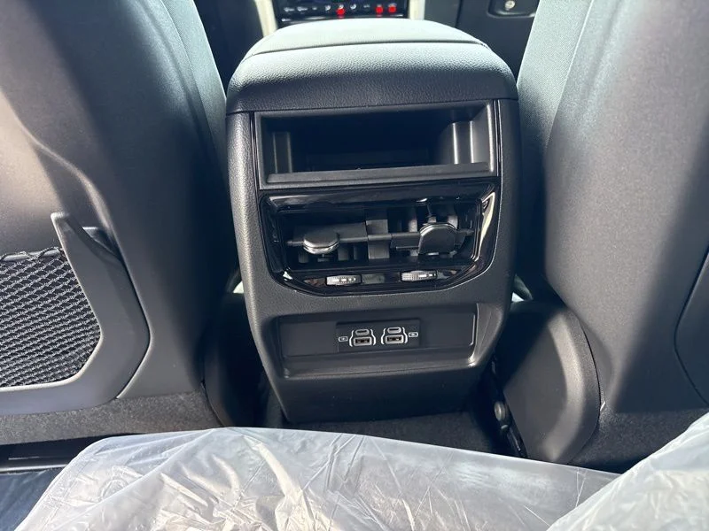 New 2026 Bright White Clear-Coat Exterior Paint Jeep Laredo image 17