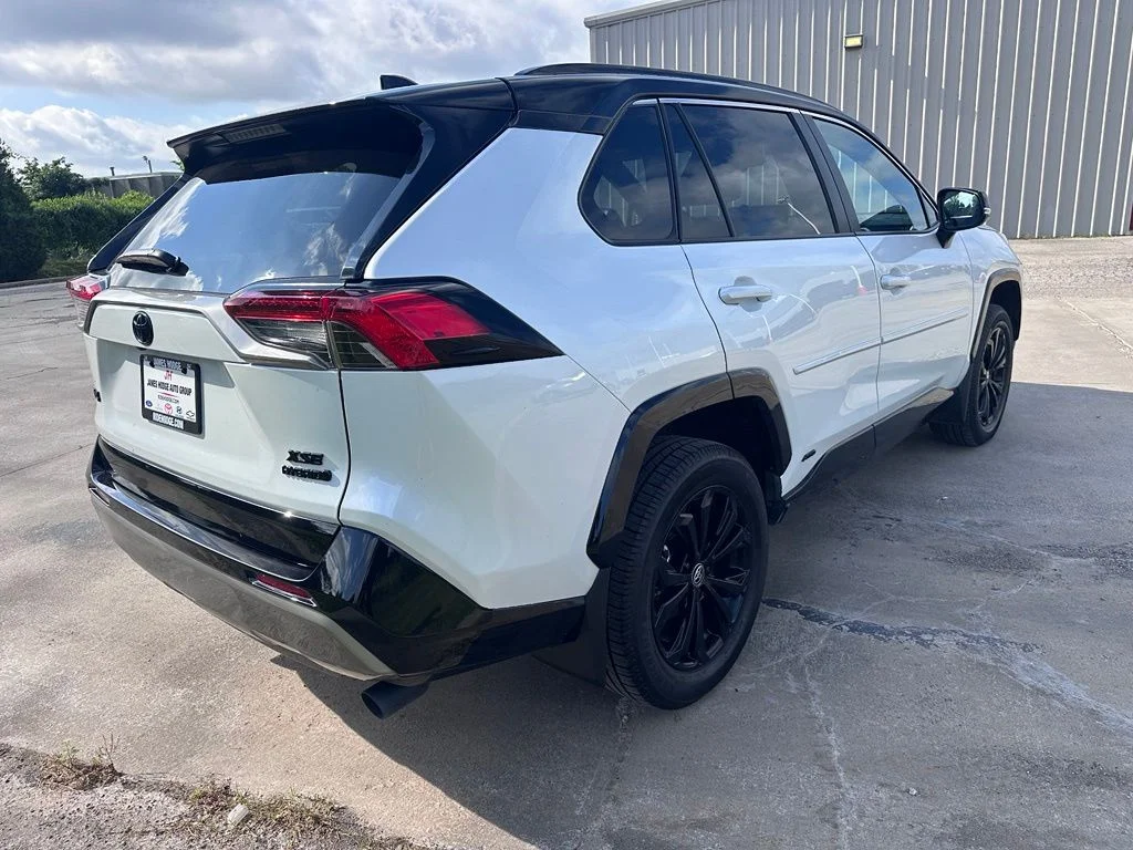 2024 Toyota RAV4 XSE - Photo 6