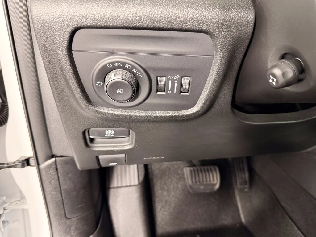 Used 2026 White Jeep Limited Reserve image 24