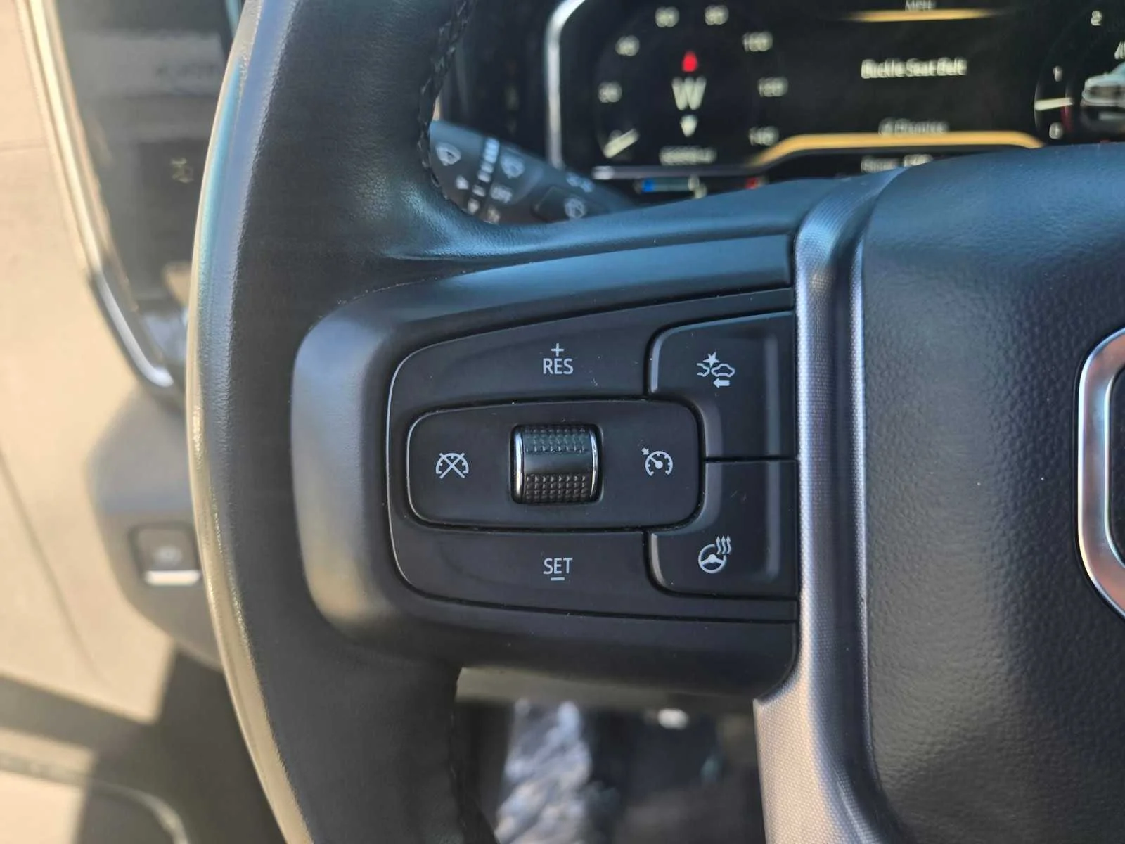 Used 2024 Downpour Metallic GMC SLT image 25