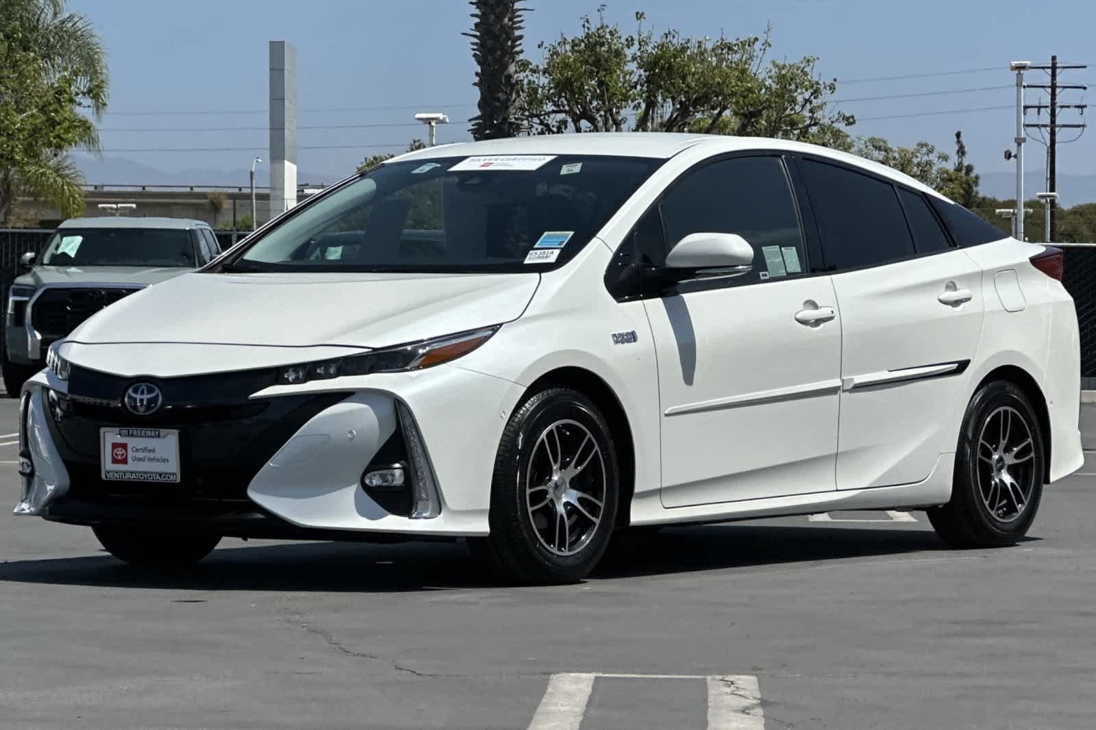 Certified Used 2018 Blizzard Pearl Toyota Advanced image 8