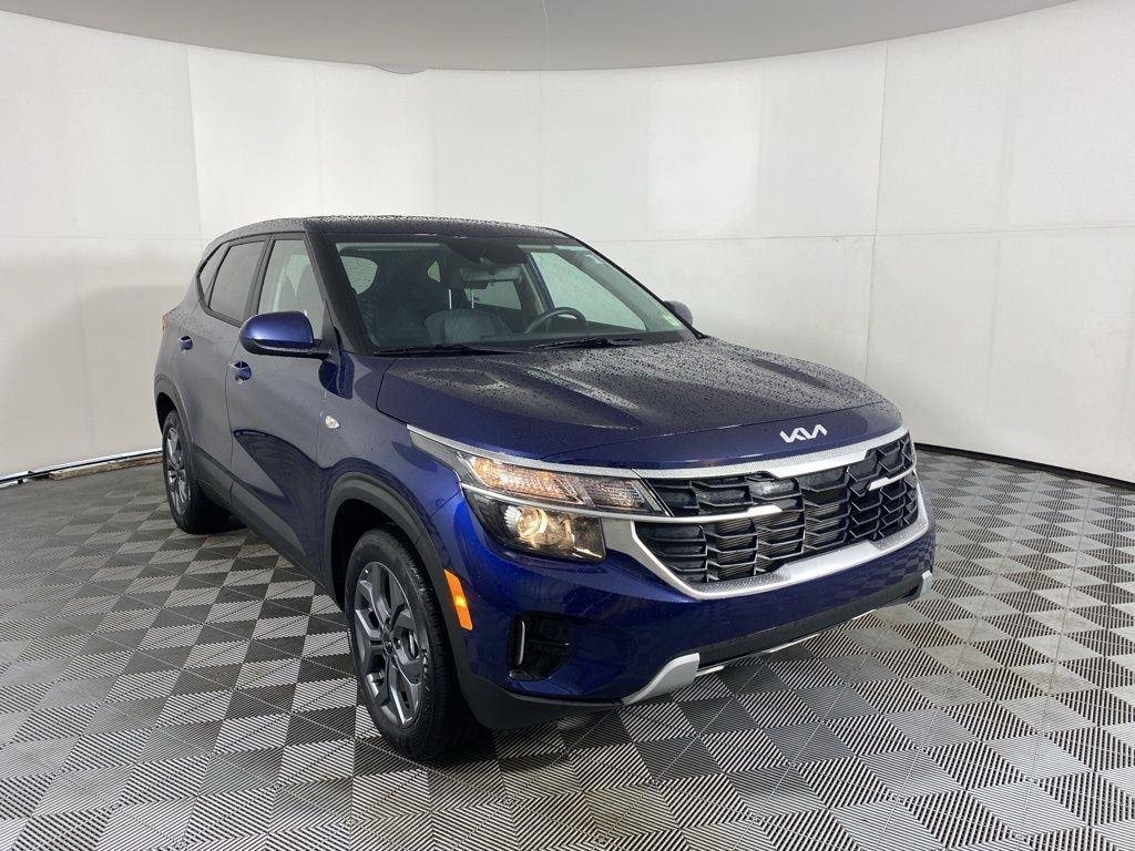 Used 2026 Dark Ocean Blue Kia LX image 9