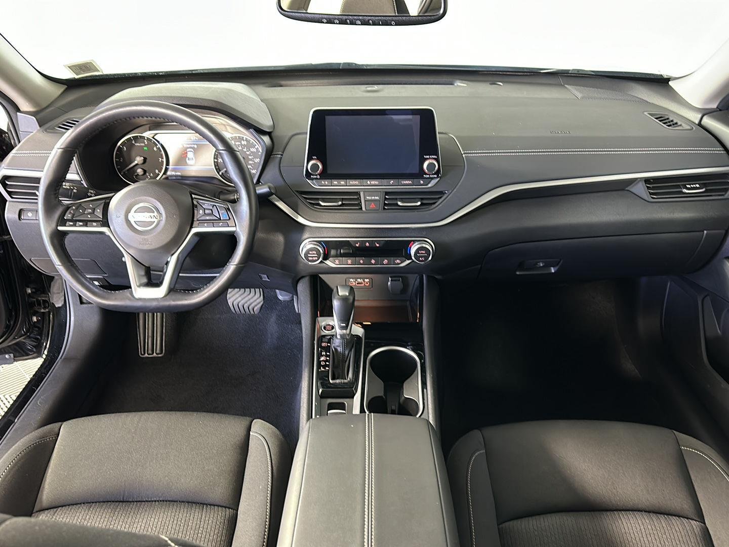 Used 2020 Super Black Nissan 2.5 SV image 21
