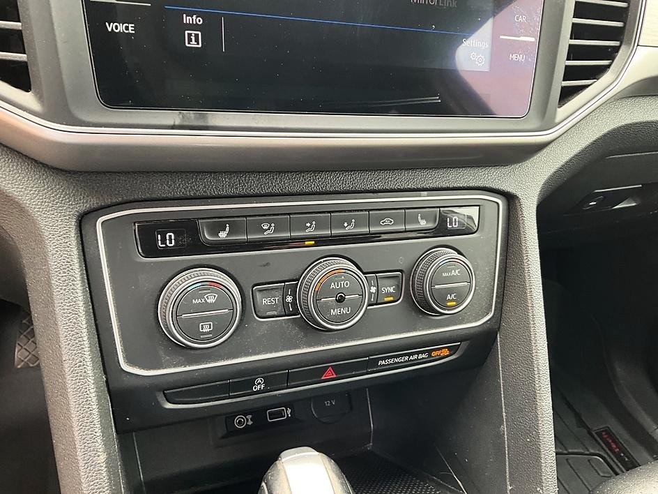 Used 2019 White Volkswagen 2.0T SE image 23