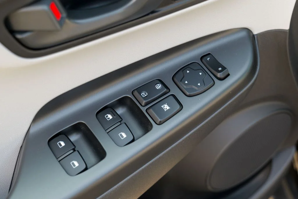 Used 2023 Abyss Black Pearl Hyundai SE image 18