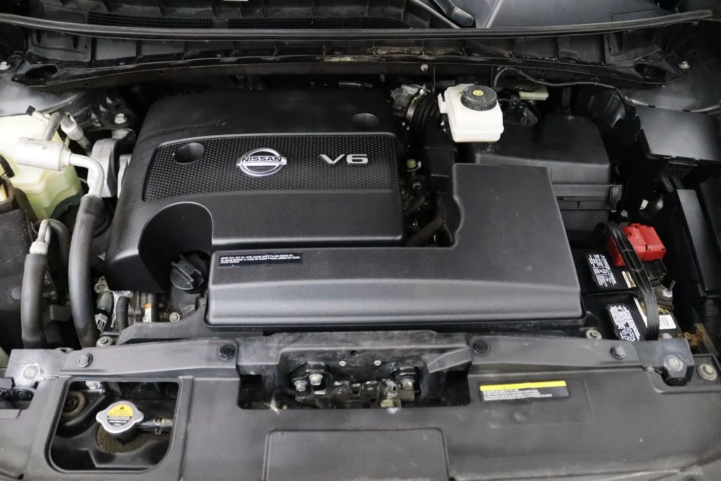 Used 2015 Gray Nissan SL image 33