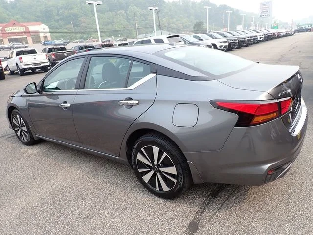 Used 2021 Gray Nissan 2.5 SV image 3