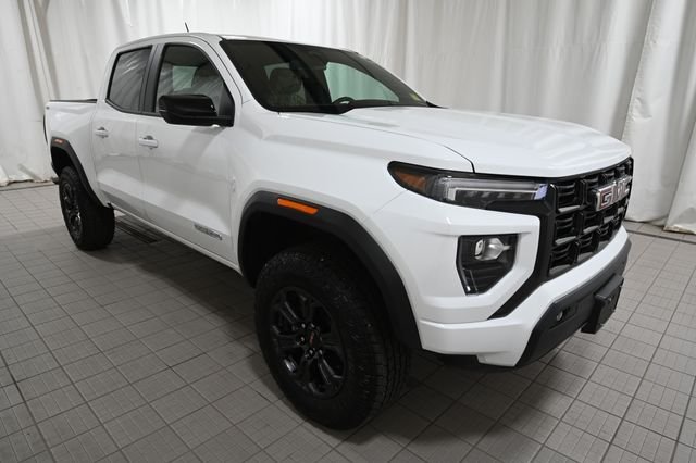 Used 2024 White GMC Elevation image 16