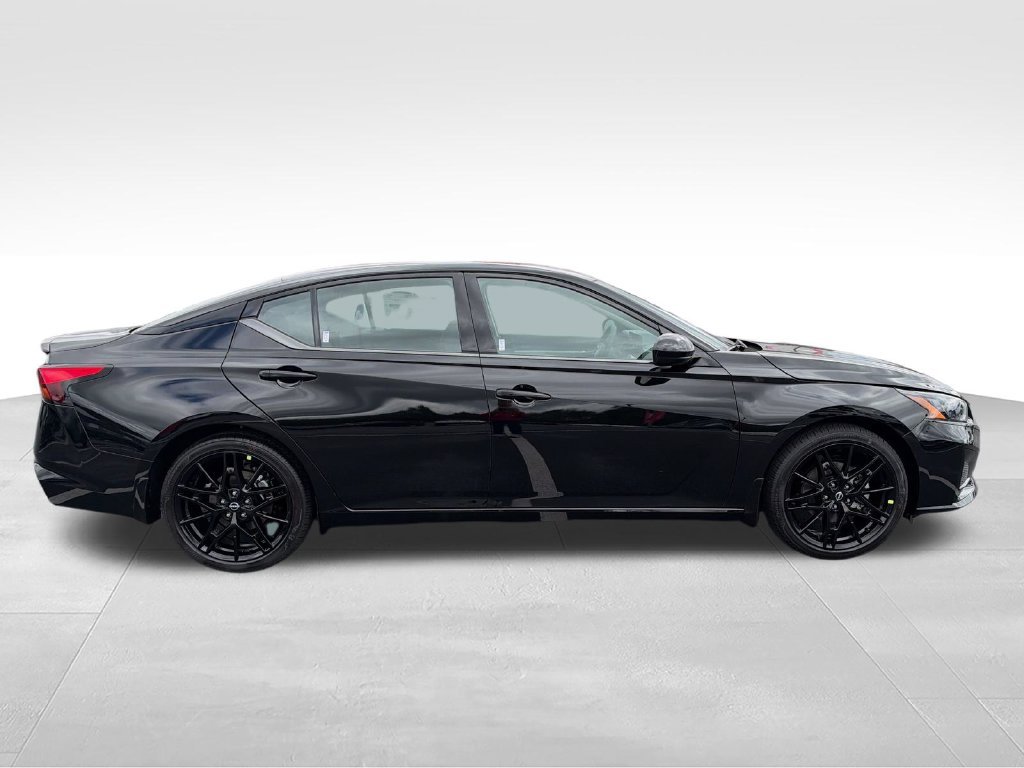 New 2026 Black Nissan 2.5 SR image 6