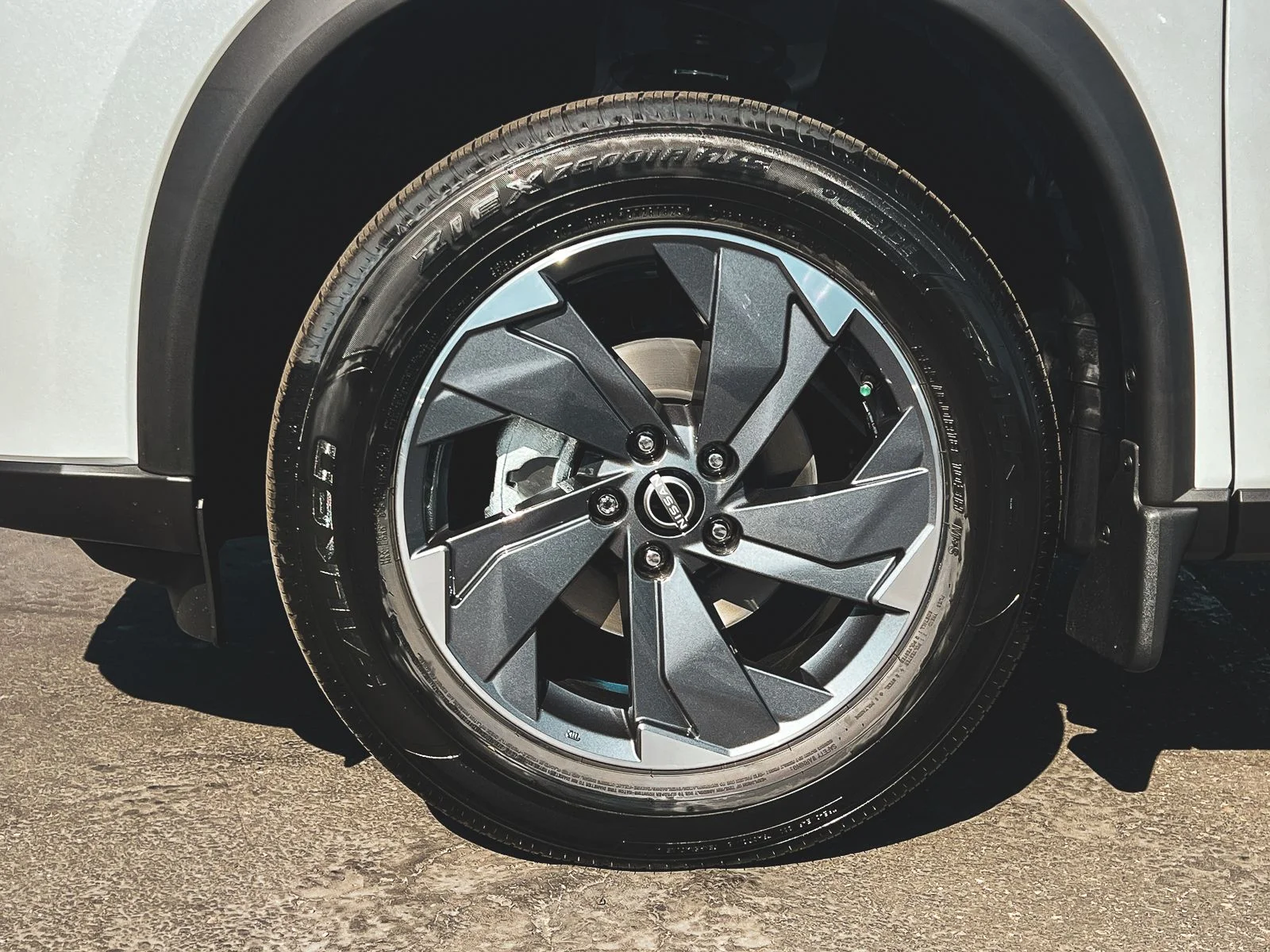 New 2026 Everest White Pearl TriCoat Nissan SV image 4