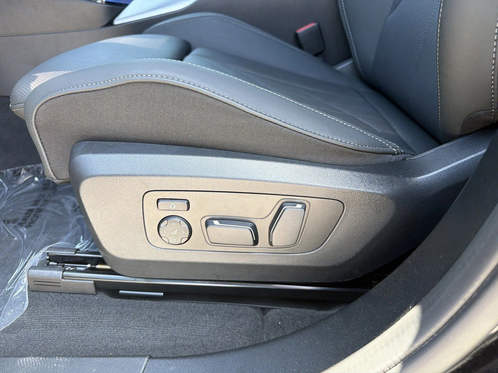 New 2025 Black Sapphire Metallic BMW 30 xDrive image 22
