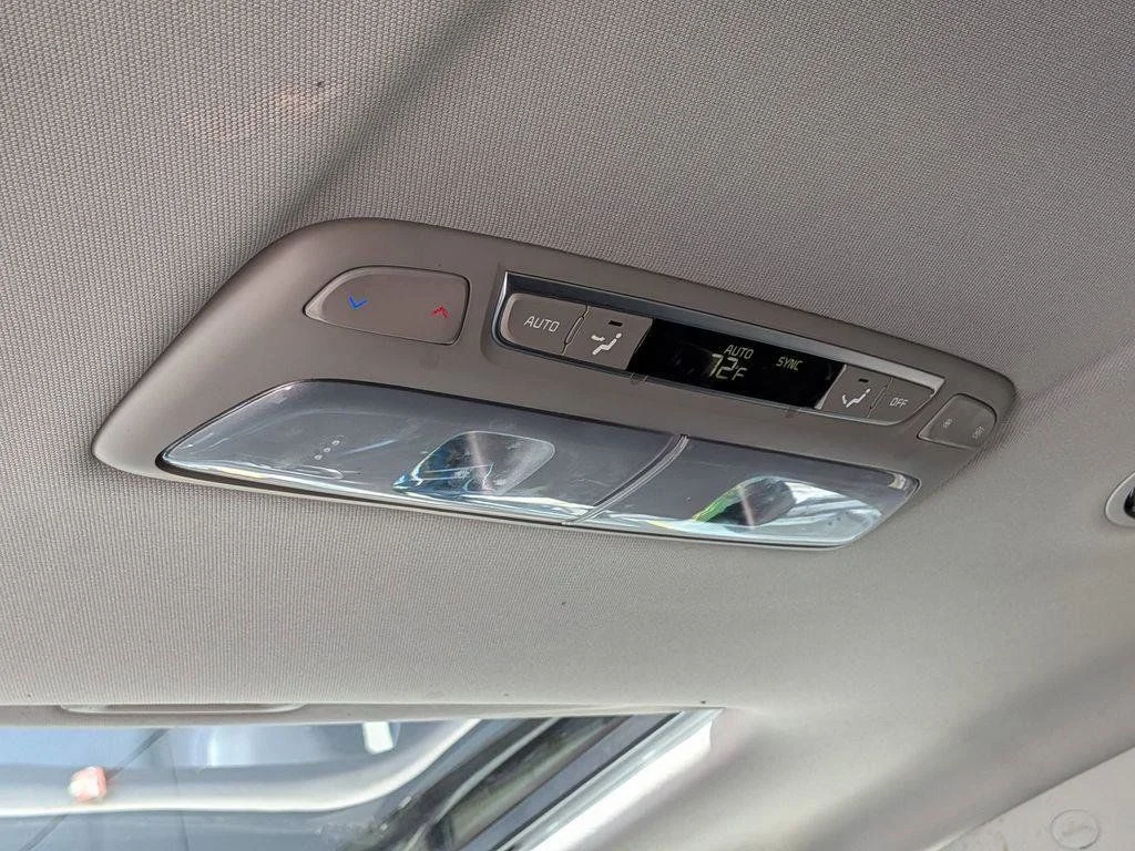 Used 2024 Green Kia S image 25