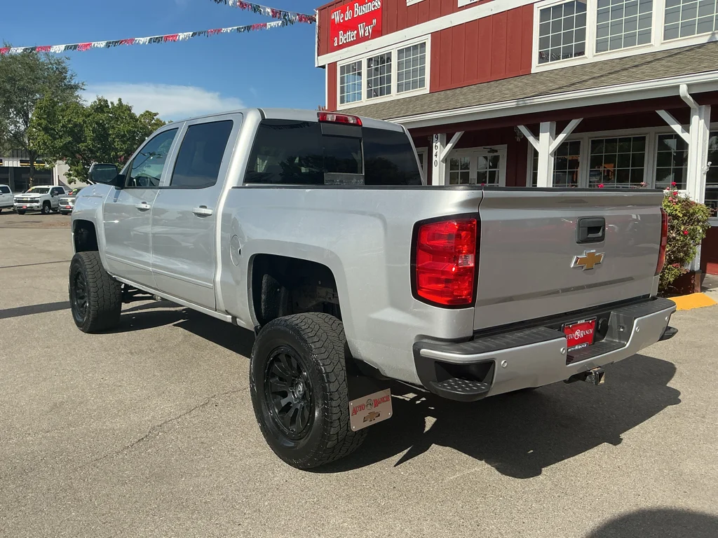 Used 2018 Silver Ice Metallic Chevrolet LT image 6