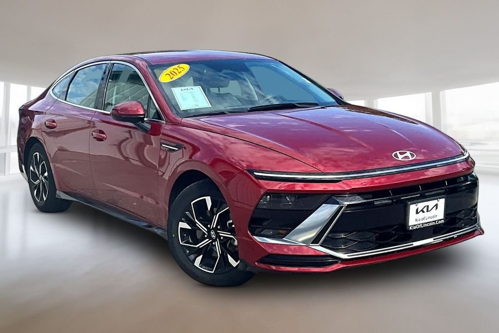 Used 2025 Ultimate red Hyundai SEL image 3