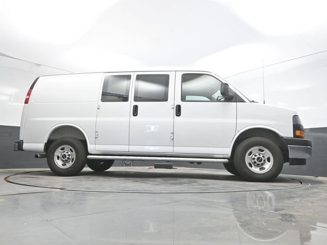 Used 2025 White GMC Work Van image 38