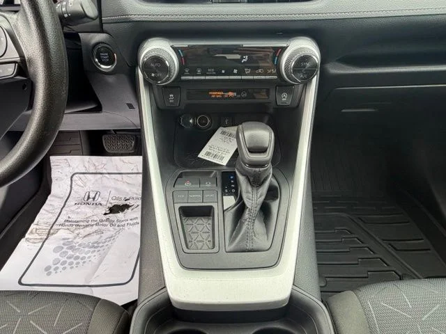 Used 2021  Toyota XLE image 30