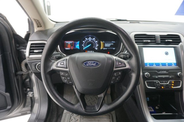 Used 2020 GREY Ford SE image 22