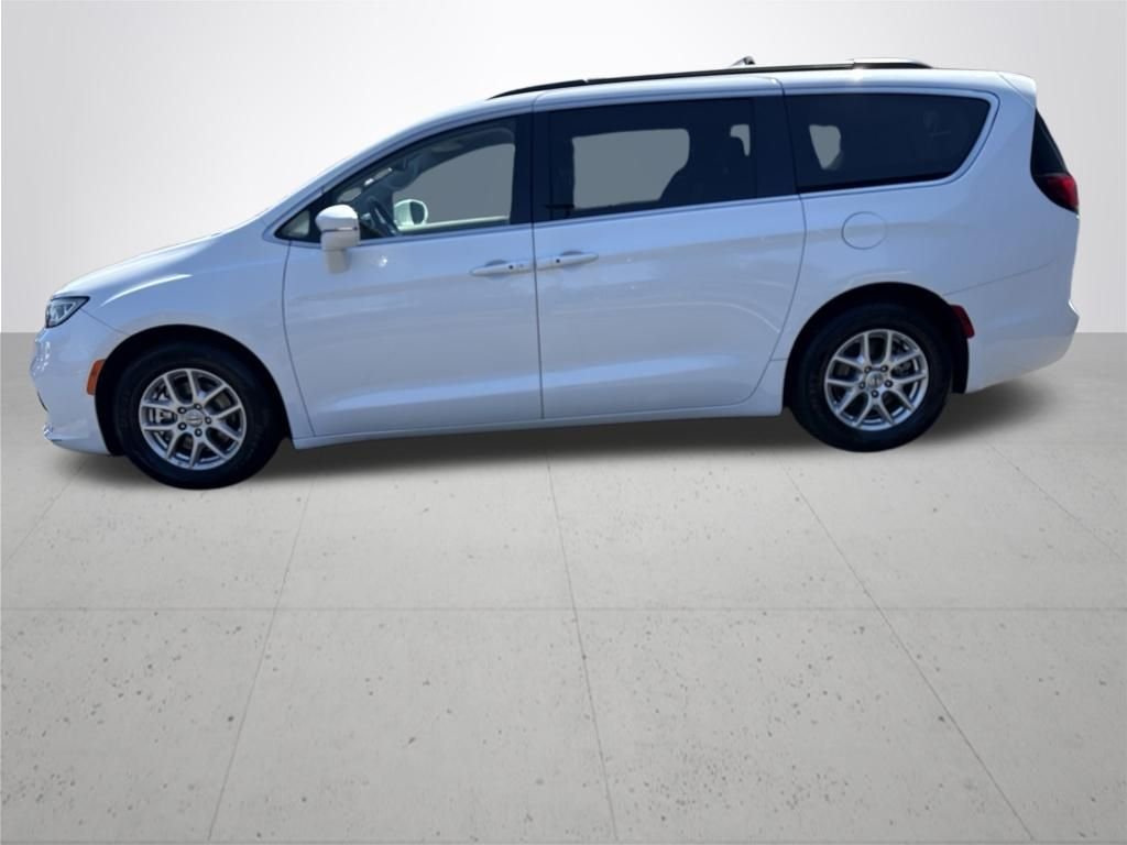 Used 2022 White Chrysler Touring L image 10