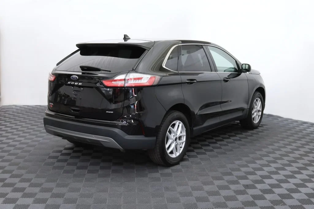 Used 2023 Black Ford SEL image 8