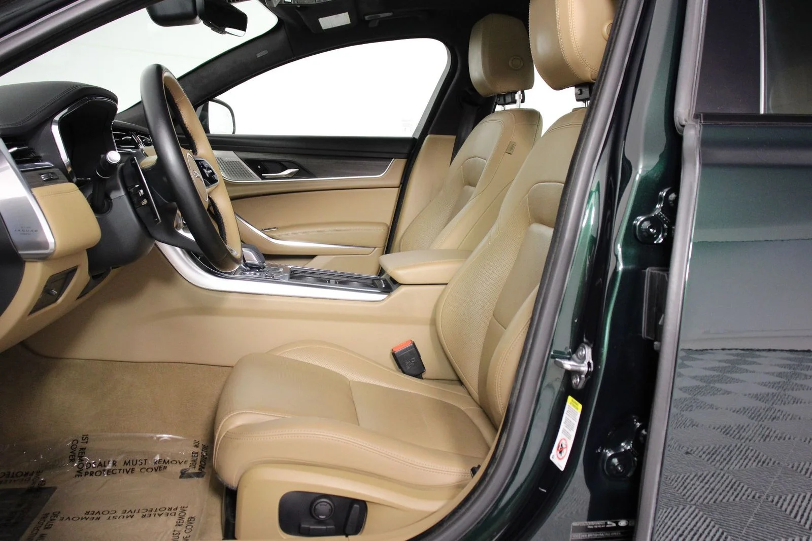 Used 2023 British Racing Green Metallic Jaguar SE image 29