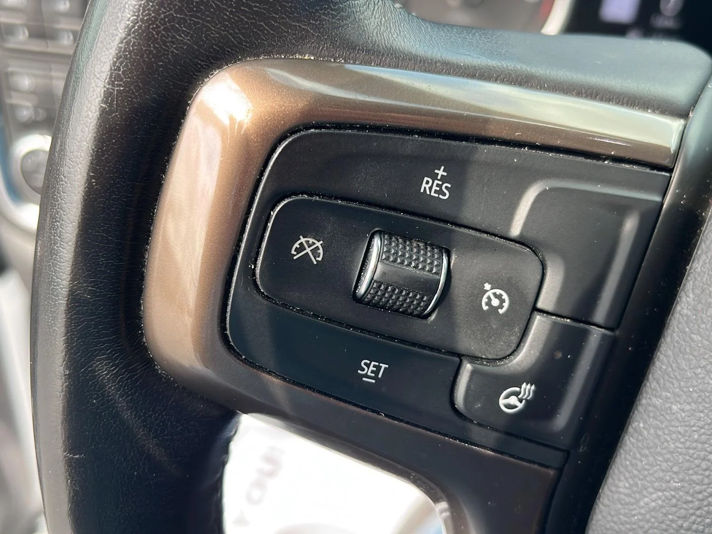 Used 2022 Iridescent Pearl Tricoat Chevrolet High Country image 10