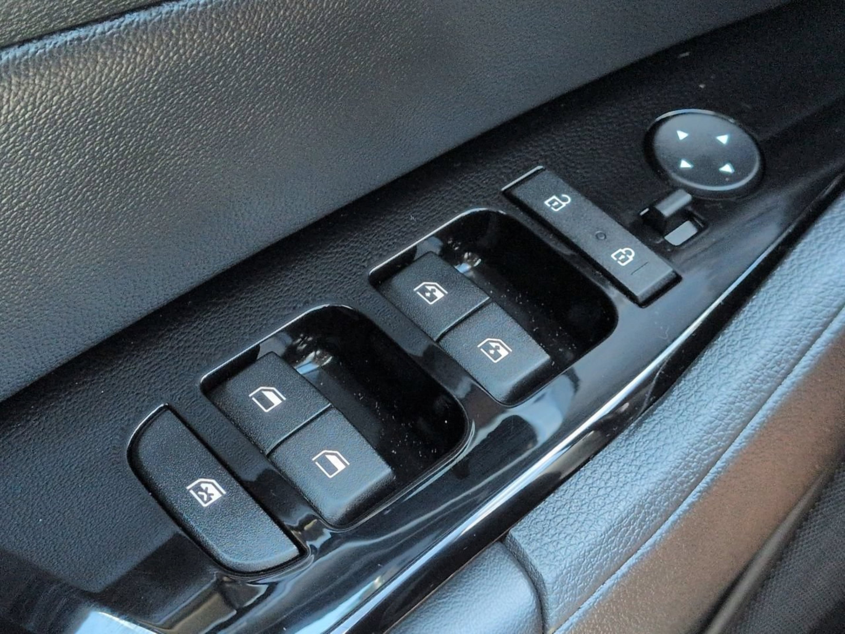 Certified Used 2024 Glacial White Pearl Kia SX image 30