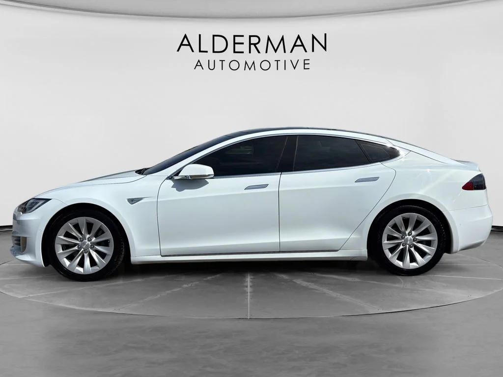Used 2016 White Tesla 90D image 2