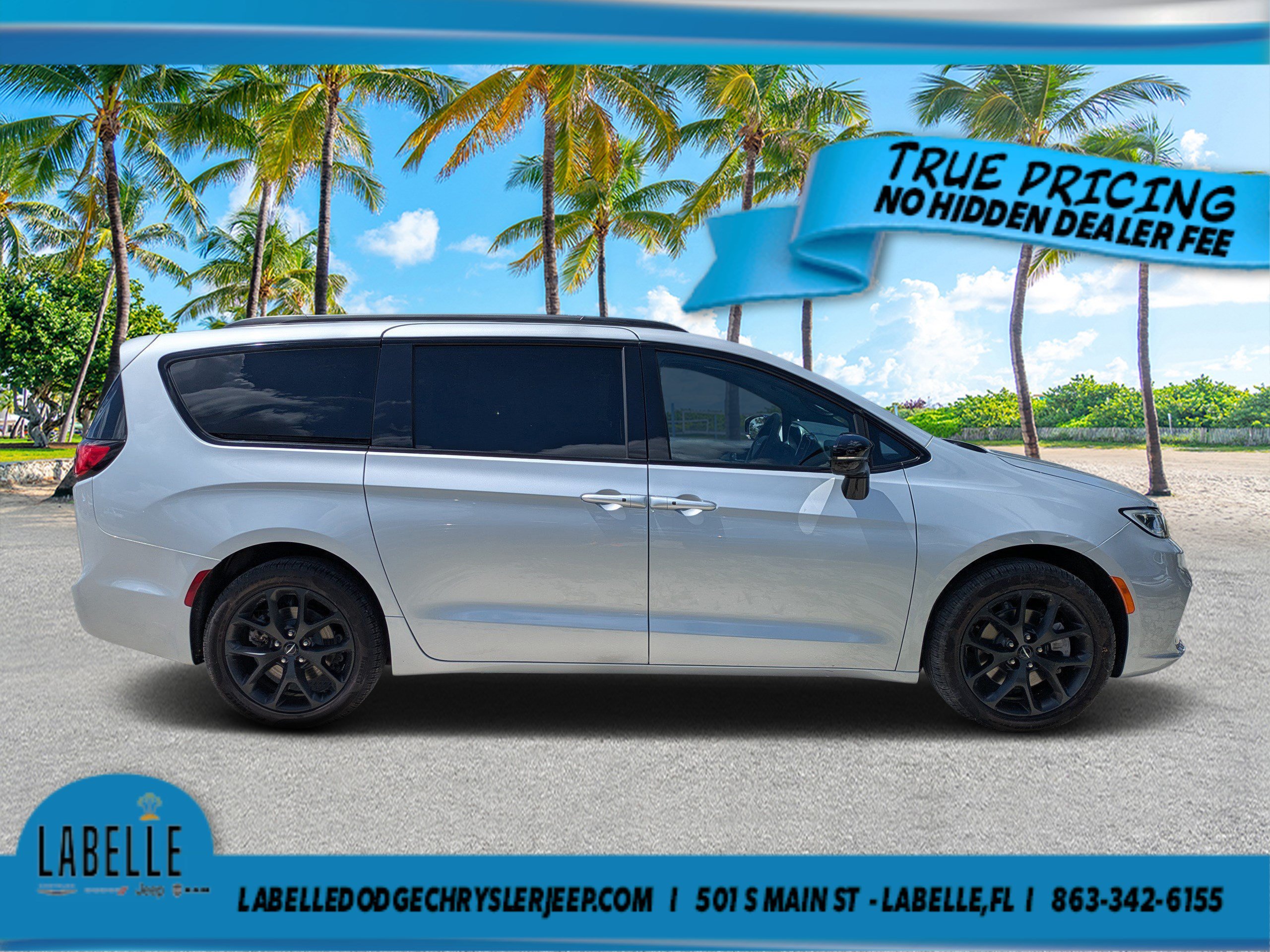 Used 2024 Silver Mist Clearcoat Chrysler Limited image 2