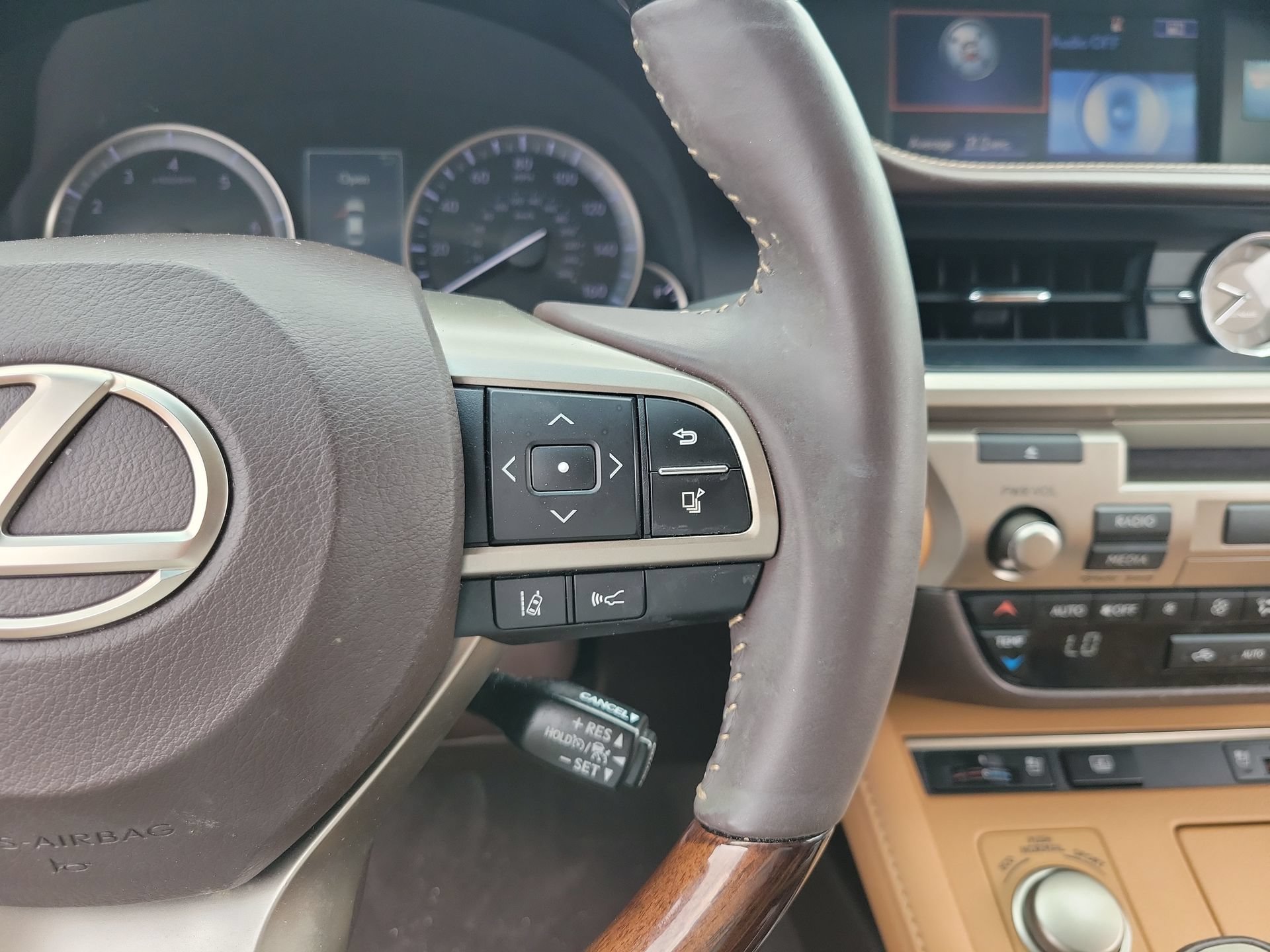 Used 2016 Matador Red Mica Lexus 350 image 31