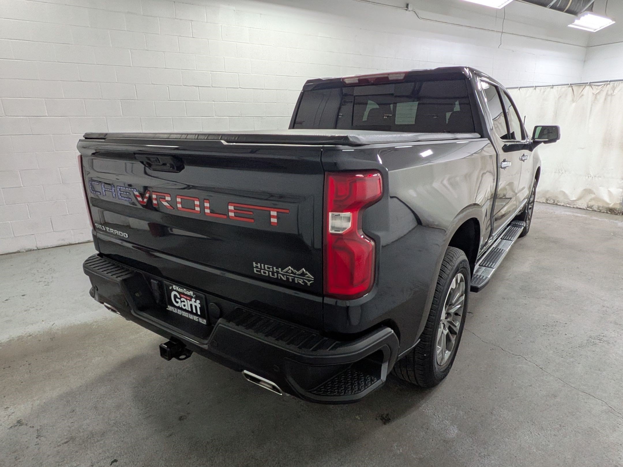 Used 2022 Dark Ash Metallic Chevrolet High Country image 4