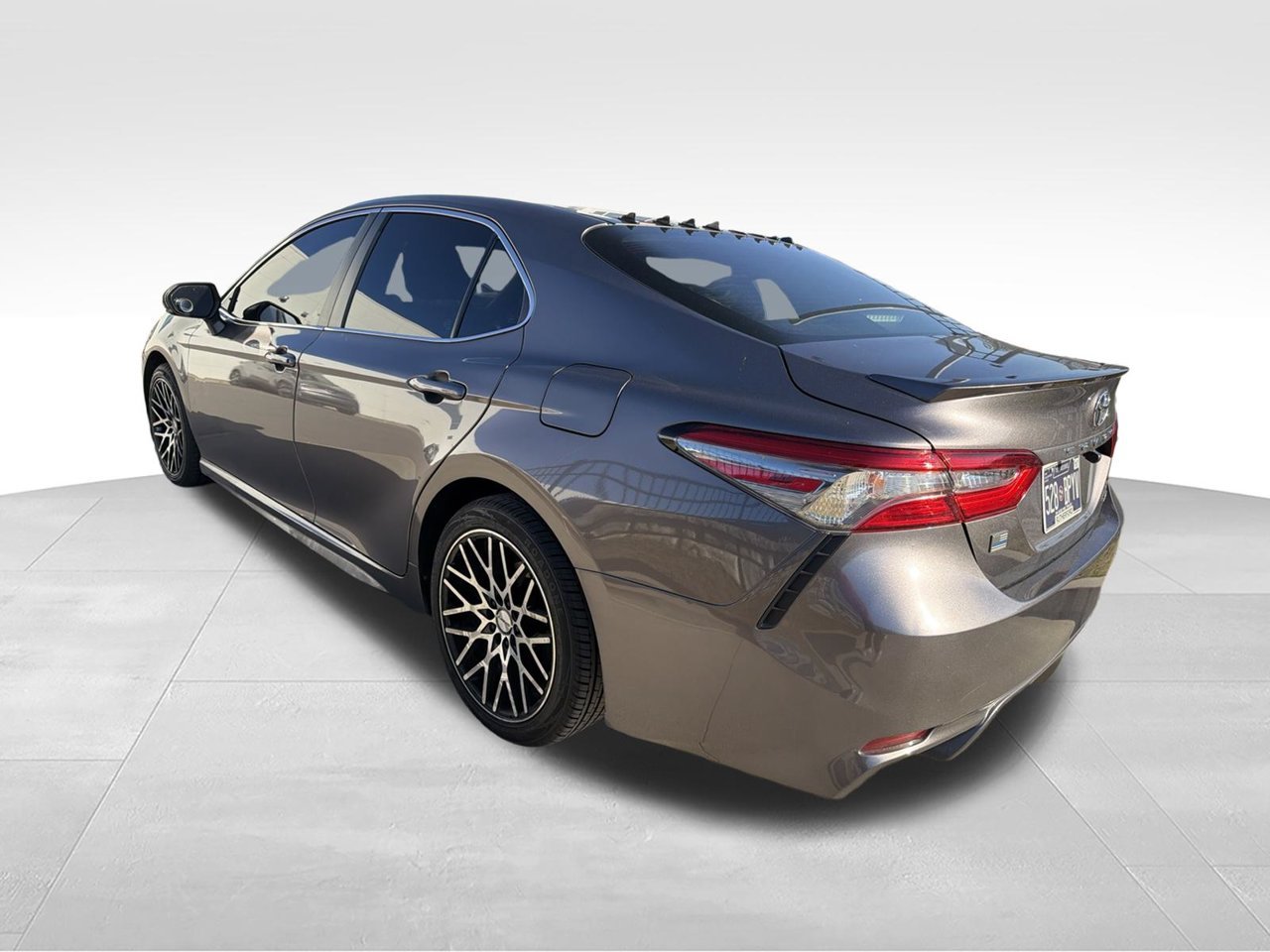 Used 2018 Gray Toyota SE image 4