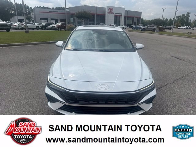 Used 2025 White Hyundai SEL Convenience image 7