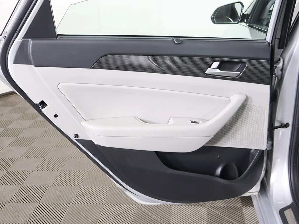 Used 2019 Silver Hyundai Limited image 29