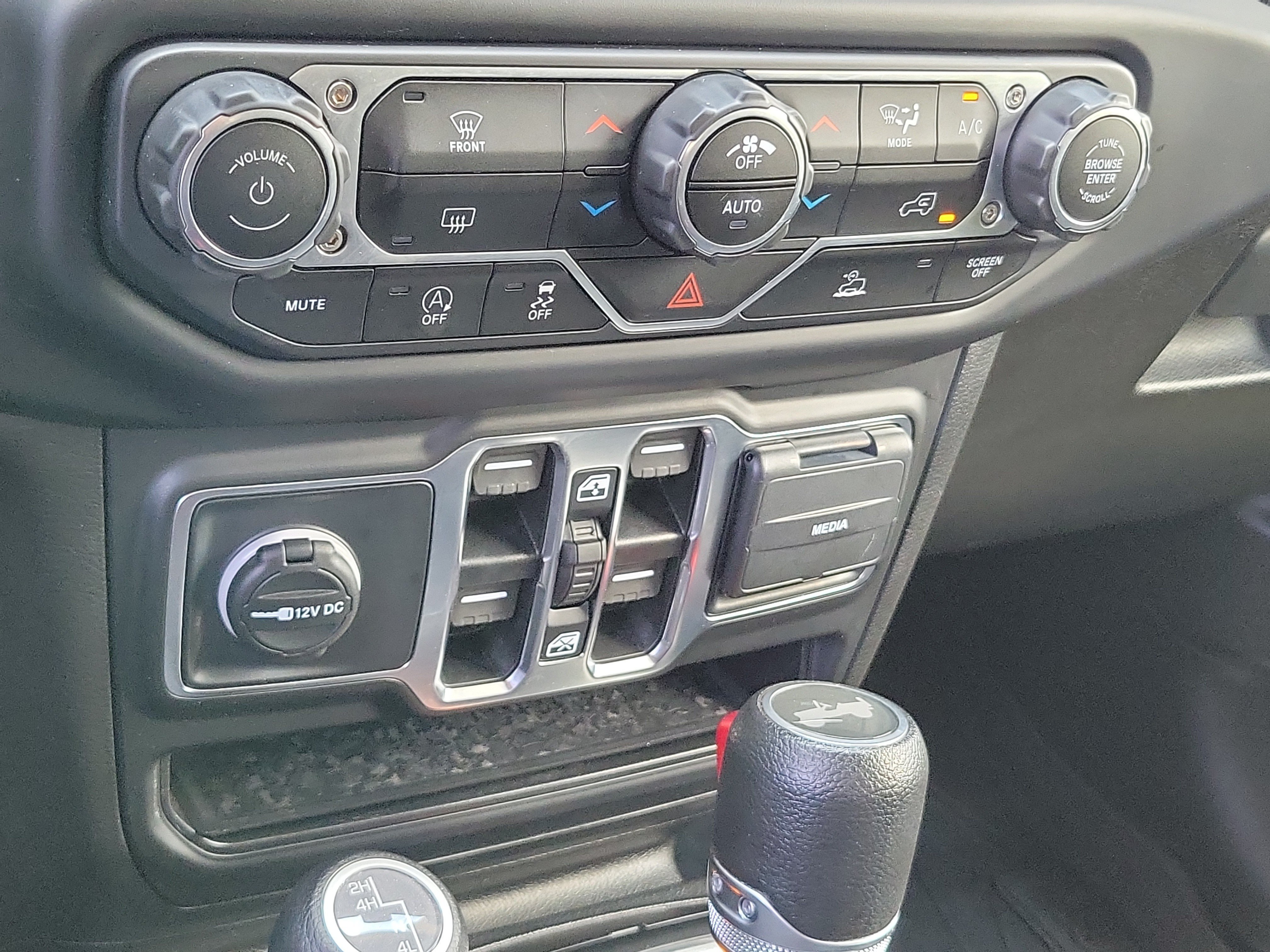 Used 2022 High Velocity Clearcoat Jeep Unlimited Sport S image 25