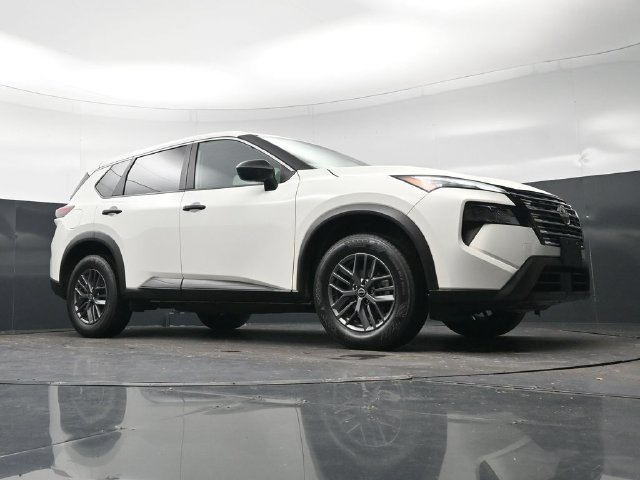 Used 2024 Glacier White Nissan S image 25