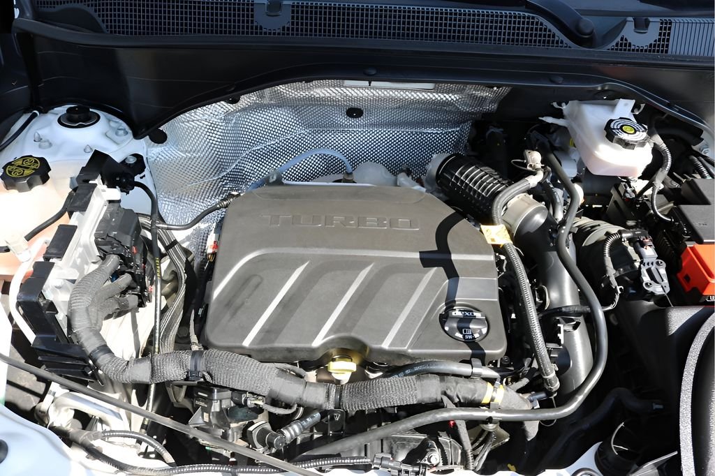 Used 2022 White Buick Select image 10